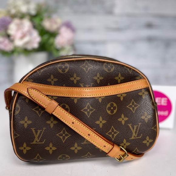 Louis Vuitton Handbags - LOUIS VUITTON Crossbody bag